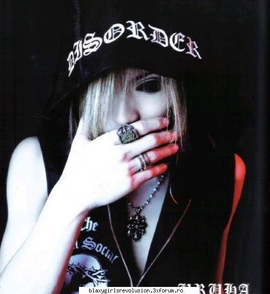 aah nush ce a avut pc-ul a trebuit sa dau restart :x  :x 

deci poz :nebun: the gazette
