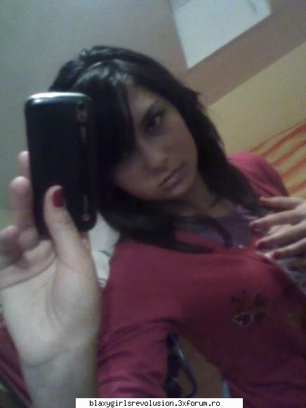 tnx:*
aici imi admiram unghiile :rotfl: 

enjoy just me rux